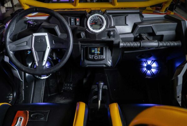 STINGER SPXM1 - Marine and Powersports Stereo TFT Digital Media Player with built-in Amplifier / AUX / USB - Image 2
